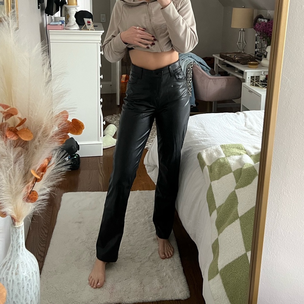 ABERCROMBIE & FITCH vegan leather pants // size 27 (4) long